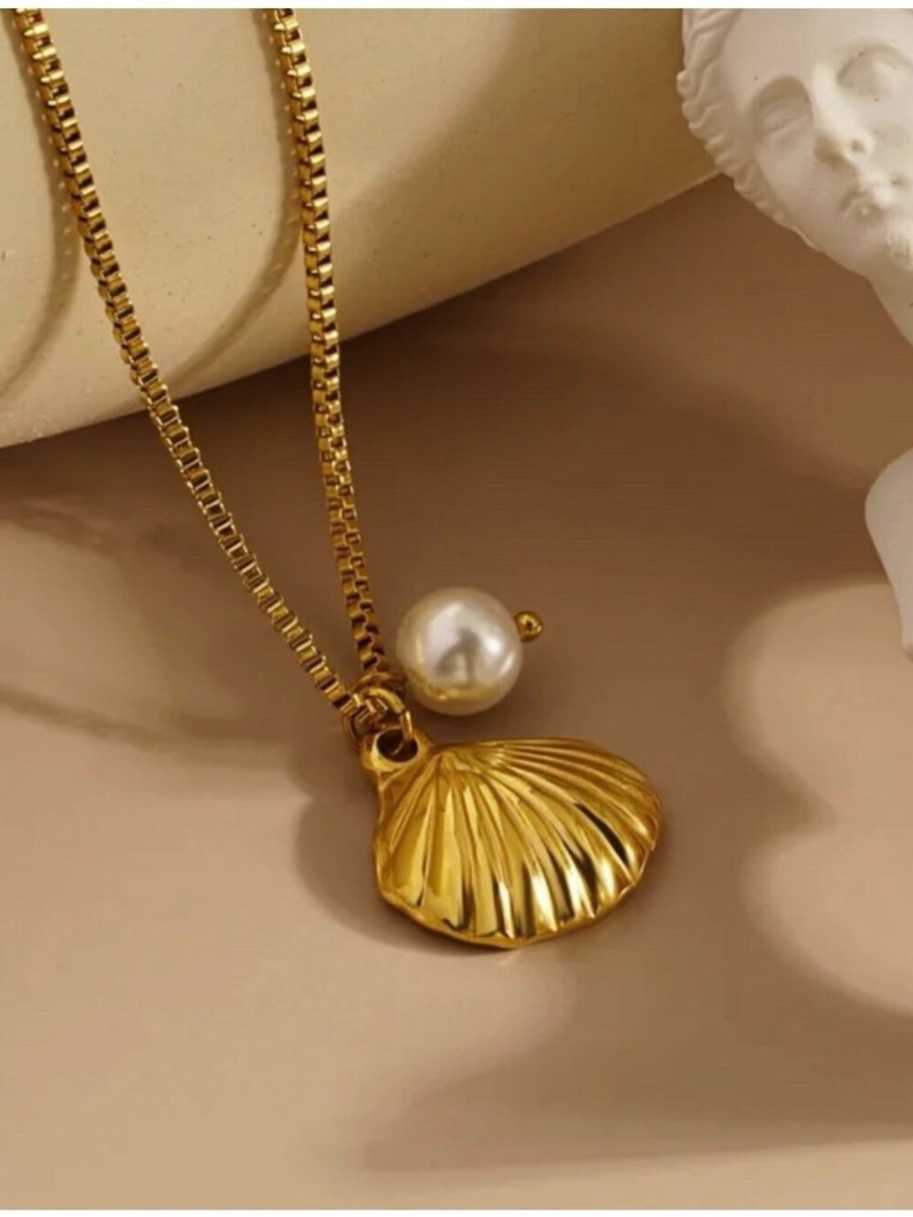 Marine Essence Necklace Scallop Shell Pearl Pendant Golden Gold Tone Box Chain